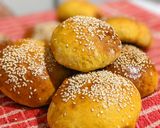 Foto del paso 5 de la receta: Pan de hamburguesa con calabaza 🎃