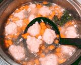 Foto langkah ke 6 dari resep Sup bola bola udang.