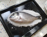 Foto del paso 2 de la receta: *Dorada a la sal* (Rápidas. Recetas contrareloj)
