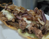 Foto del paso 15 de la receta: Sándwich🥐de berenjena🍆bbq, carne🧅, queso🧀y cebollas grillé🥯🥩🧀