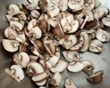 Foto langkah ke 2 dari resep 45. Spaghetti Ai Funghi (Creamy Spaghetti Mushroom) in one Wok.