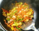 รูปขั้นตอนการทำที่ 3 ของ กุ้งผัดผักหลากสี