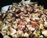 Foto del passaggio 1 della ricetta Risotto ai funghi porcini