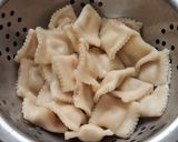 Foto del paso 2 de la receta: Ravioles con salsa rosa de mi mamá