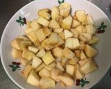 Une image de l'étape 2 de Salade de tomates aux pommes anciennes, oignon rouge et roquefort.