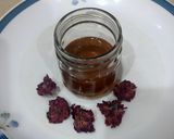 A picture of step 4 of Rose water🌹🌹.