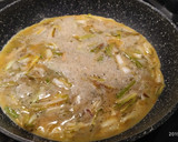 Foto del paso 3 de la receta: Tortilla de ajetes