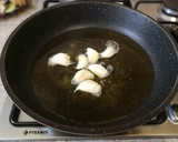 Foto del paso 3 de la receta: Lomo con patatas al ajillo
