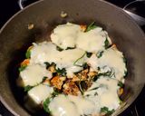 A picture of step 7 of Spinach & Mozzarella Chicken.