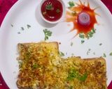 A picture of step 4 of Paneer semolina open toast.