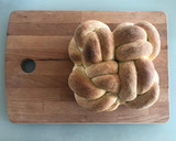 Foto del passaggio 7 della ricetta Corona di pane all'arancia e cannella 🌷