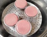 Foto langkah ke 4 dari resep Bolu Kukus Mekar Merah Putih.
