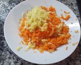Foto del paso 3 de la receta: Ensalada de repollo zanahoria y manzana