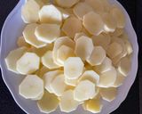 Une image de l'étape 1 de Gratin de pommes de terre à la crème ail parmesan 😋.
