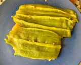 Foto del paso 2 de la receta: Pechuga al horno rellena de pimiento y setas en salsa de champiñones