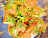รูปขั้นตอนการทำที่ 3 ของ ผัดผงกะหรี่หมูกรอบ