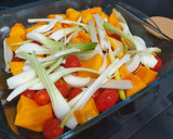 Foto del paso 1 de la receta: Crema de verduras asadas con pipas y jamón crujientes