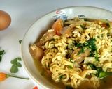 Foto langkah ke 5 dari resep Seblak Mie Sosis Kelor.