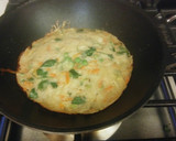 நேற்று இட்லி இன்று காய்கறிகள் கலந்த (MULTI VEG) ஊத்தப்பம்(uthappam recipe in tamil) ரெசிபி ஸ்டேப் 5 புகைப்படம்