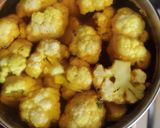 ফুলকপি দিয়ে কাতল মাছের রসা(foolkopi diye katol macher rosa recipe in Bengali) রেসিপির ধাপ 2 ছবি