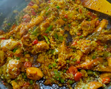 Foto del paso 9 de la receta: Arroz con menestra imperial, chorizo salteado y pollo o conejo