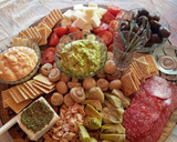 Foto del paso 1 de la receta: Tabla de picoteo de cumpleaños