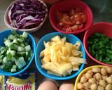 Foto langkah ke 1 dari resep Salad sayur saus chickpea.