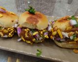 A picture of step 8 of Masala pav.