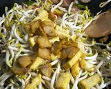 Foto langkah ke 3 dari resep Cah Tauge Ikan Asin.