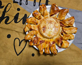 Foto del paso 5 de la receta: Sol de hojaldre con queso y bacon