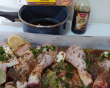Foto del paso 2 de la receta: Muslitos de pollo a las finas hierbas y soja