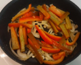 Foto del paso 6 de la receta: Pimientos del piquillo rellenos de carne en salsa de pimientos