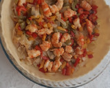 Foto del paso 5 de la receta: Quiche con verduras, gambones y bacon