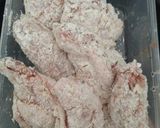 Foto langkah ke 5 dari resep Keto Garlic Fried Chicken.