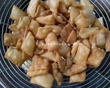 Foto langkah ke 5 dari resep Kulit pangsit goreng.