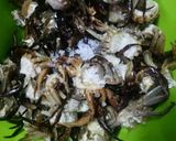 Hình bước làm 1 của món Canh chua cua đồng bông so đũa