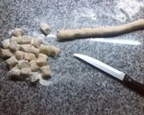 Foto del paso 2 de la receta: Ñoquis de harina y leche