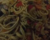 A picture of step 4 of Pasta with stir fried vegetables and shredded fish.
