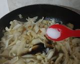 Foto langkah ke 4 dari resep Tumis Jamur Tiram.