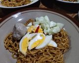 Foto langkah ke 7 dari resep Mie goreng telur rebus.