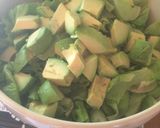 Une image de l'étape 2 de Salade accompagnée d’avocats et de feta spéciale Dordogne.