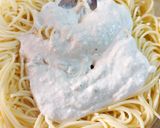 Foto del paso 3 de la receta: Espaguetis con salsa Alfredo y berenjena crujiente