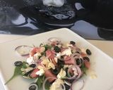 Sałatka z fetą, arbuzem i czarnymi oliwkami🥗😊 krok przepisu 1 zdjęcie