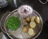 A picture of step 1 of Home style bhaji.