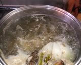 Foto del paso 2 de la receta: Caldo de pollo para base de tus platillos Sonorenses