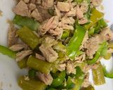 Foto del paso 1 de la receta Pechuga de pollo y obleas con atún / pimiento verde / espárragos verdes y salsa cesar