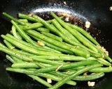 A picture of step 6 of Buttery Sautéed French Beans with sesame seeds.