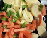 صورة لخطوة 4 من وصفة فروج متبل ومشوي مع الخضار🍗🥔🫑🥕🧅🍅🧄🌶️