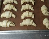 Foto langkah ke 8 dari resep Homemade Buttery Croissant.