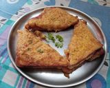 A picture of step 3 of Fried Egg Bread.